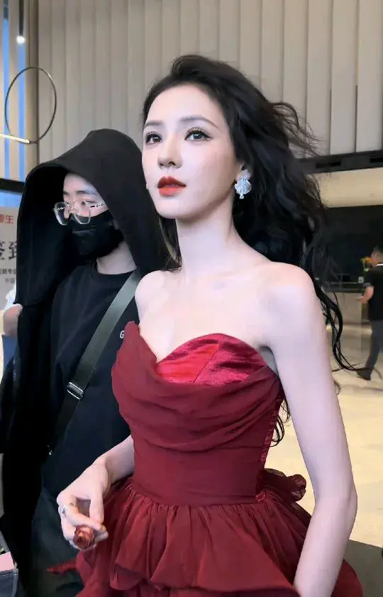 张予曦回应网红脸 幽默表示自己长相开始讨喜了