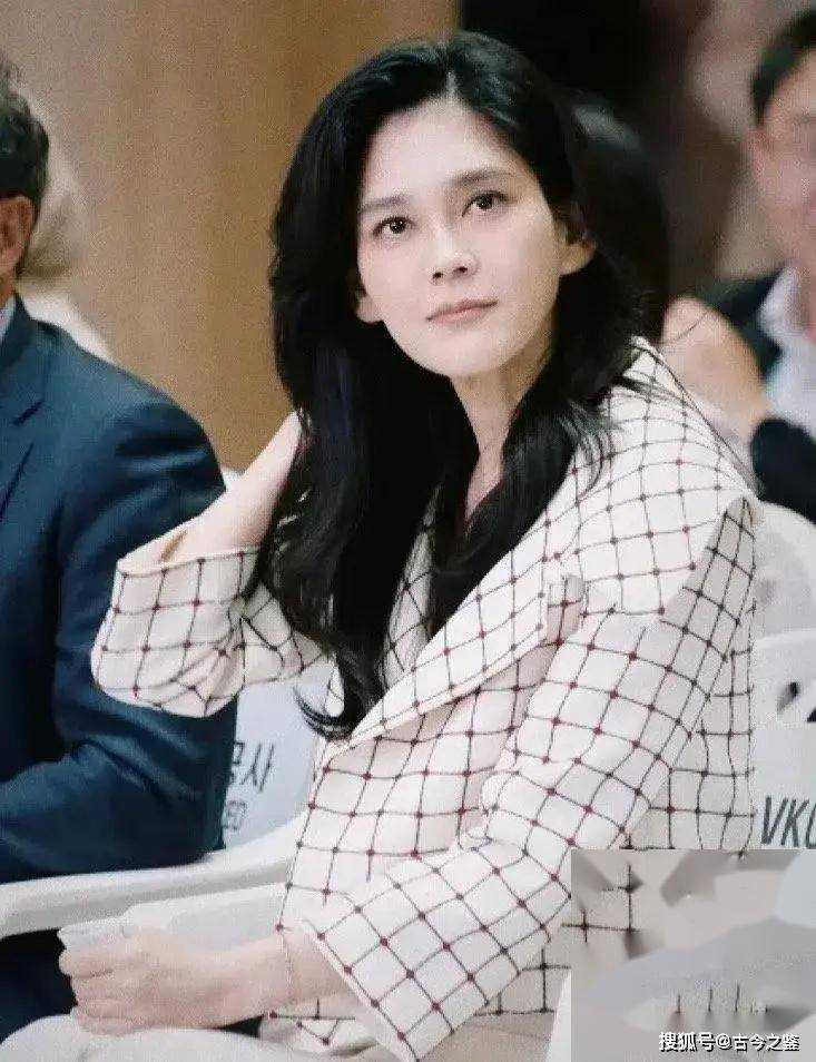 汪峰新女友被扒！曾参加《非诚勿扰》 25岁产女离异拼事业