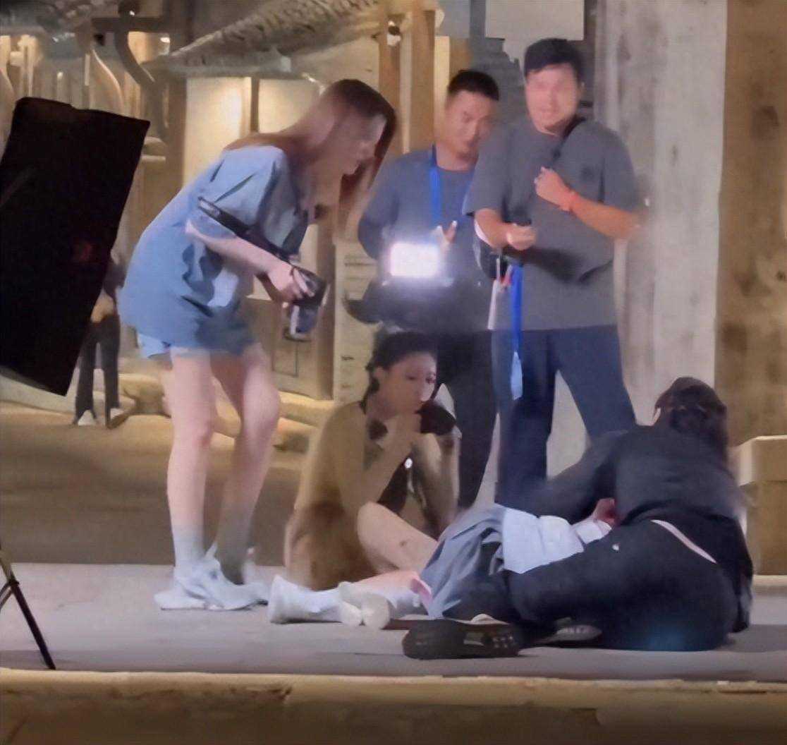 没人扶那英还在拍 节目处理方式惹众怒