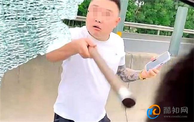 男子高速上别车还持棍打砸:我打死你 高速上别车的危险