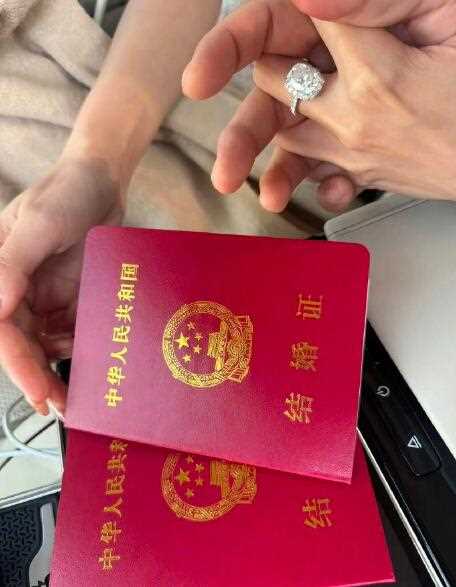 汪小菲领完结婚证带妻子办签证 马筱梅升级名副其实的汪太太了！