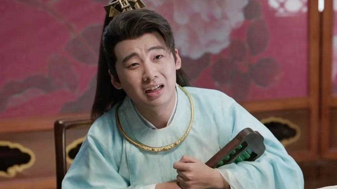 范思辙摘不掉的大金项圈引爆社交圈 为了好看还是为了炫富?