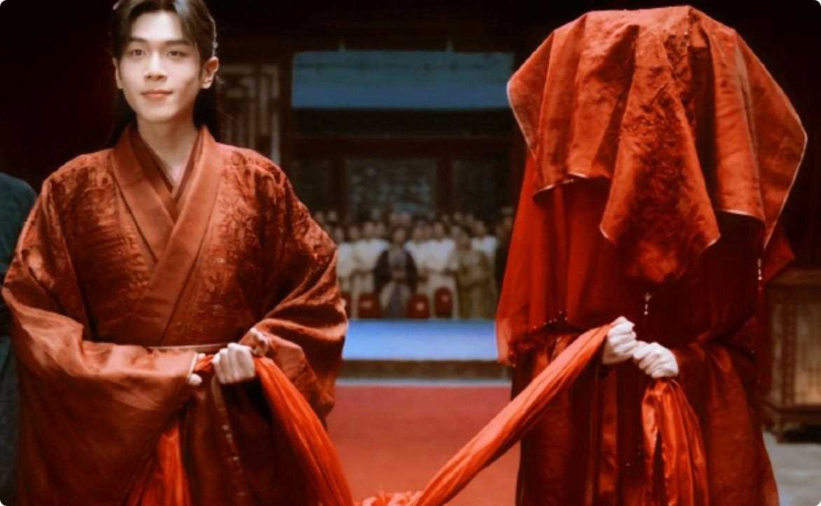 李小冉真正的风韵犹存!48岁美貌依旧惊艳 让人怦然心动