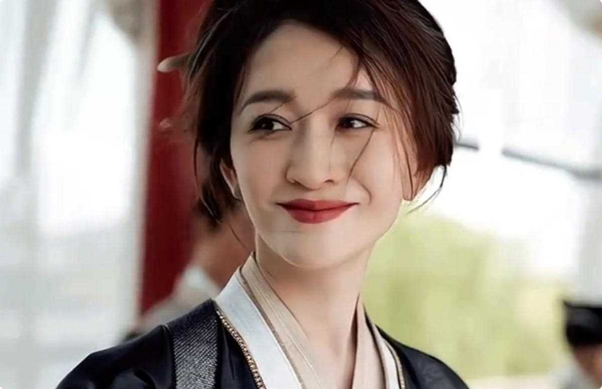李小冉真正的风韵犹存!48岁美貌依旧惊艳 让人怦然心动
