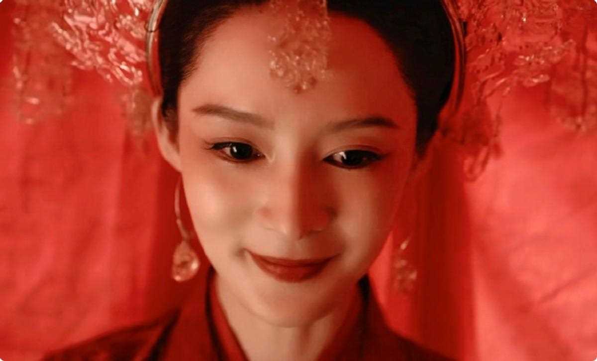 李小冉真正的风韵犹存!48岁美貌依旧惊艳 让人怦然心动