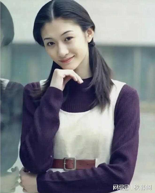 年近半百却风韵犹存 李小冉基因好强大!