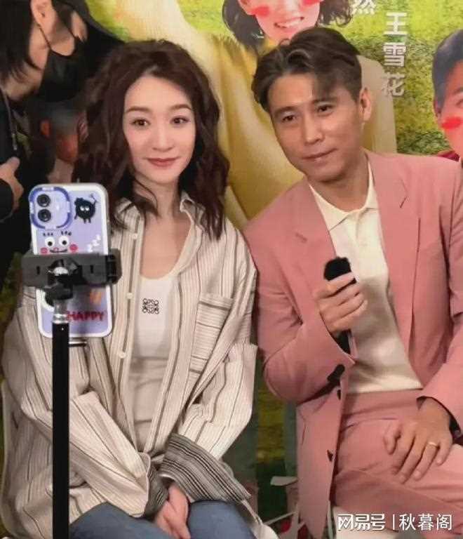 年近半百却风韵犹存 李小冉基因好强大!