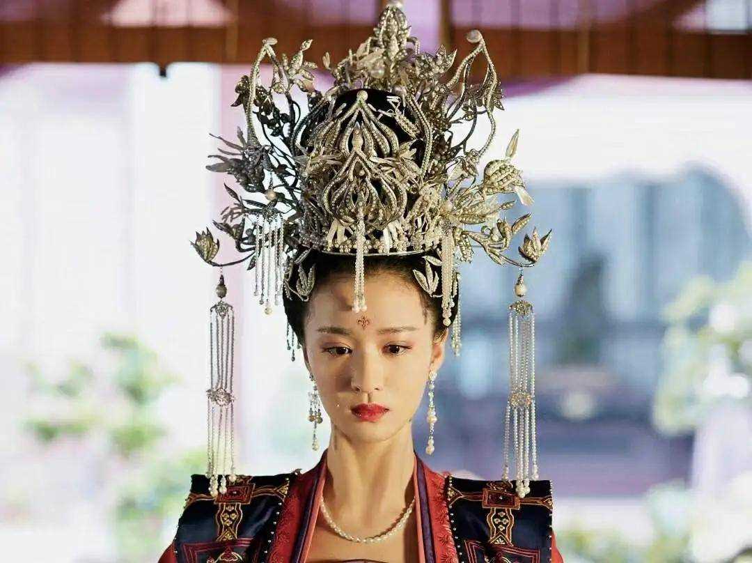 古装剧女主的头上都是“违章建筑” 密密麻麻的钗环步摇,真的好看吗?