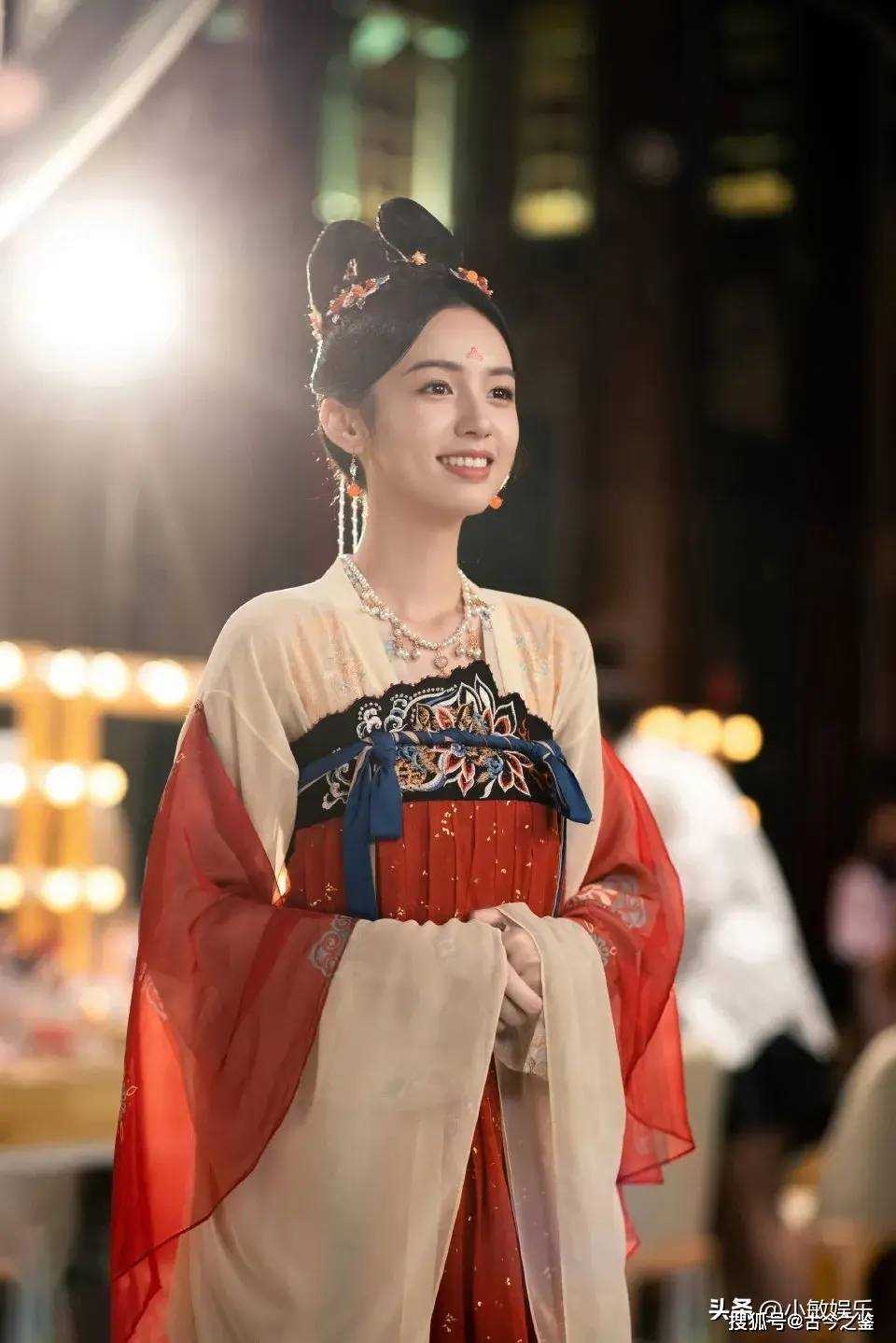 周也被曝“黑脸”后拿了六公主的糖 这波公关绝了!