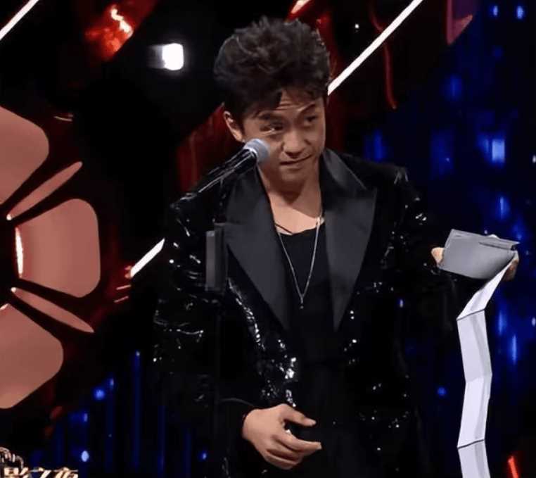 邓超推销新电影被保安架走 显眼包被强制下线,网友笑翻