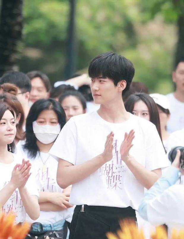 陈妍希婚变传闻后首次公开露面 接拍新剧表情淡然不受影响