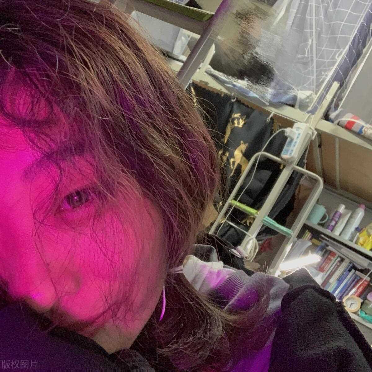 跨越时空的母女镜像 窦靖童盘发造型梦回20年前的王菲