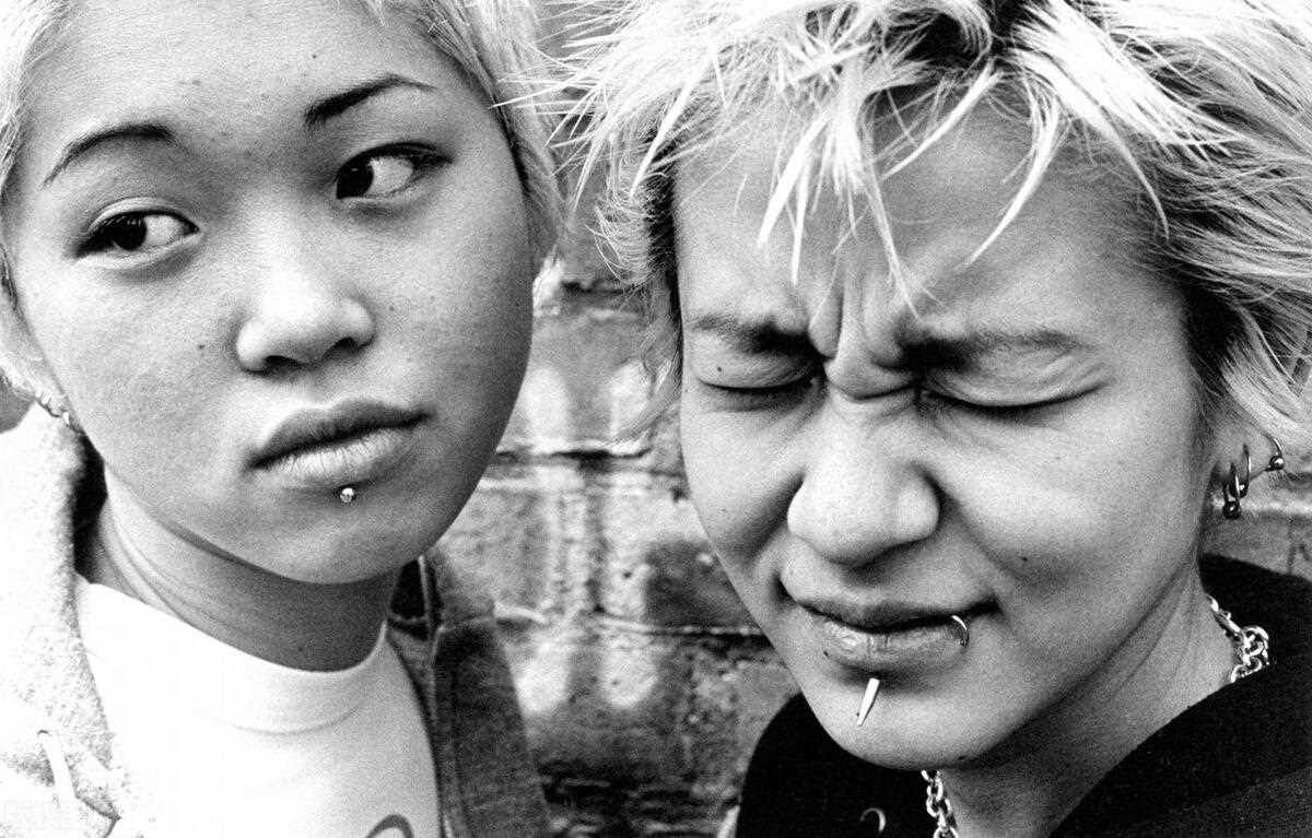 跨越时空的母女镜像 窦靖童盘发造型梦回20年前的王菲