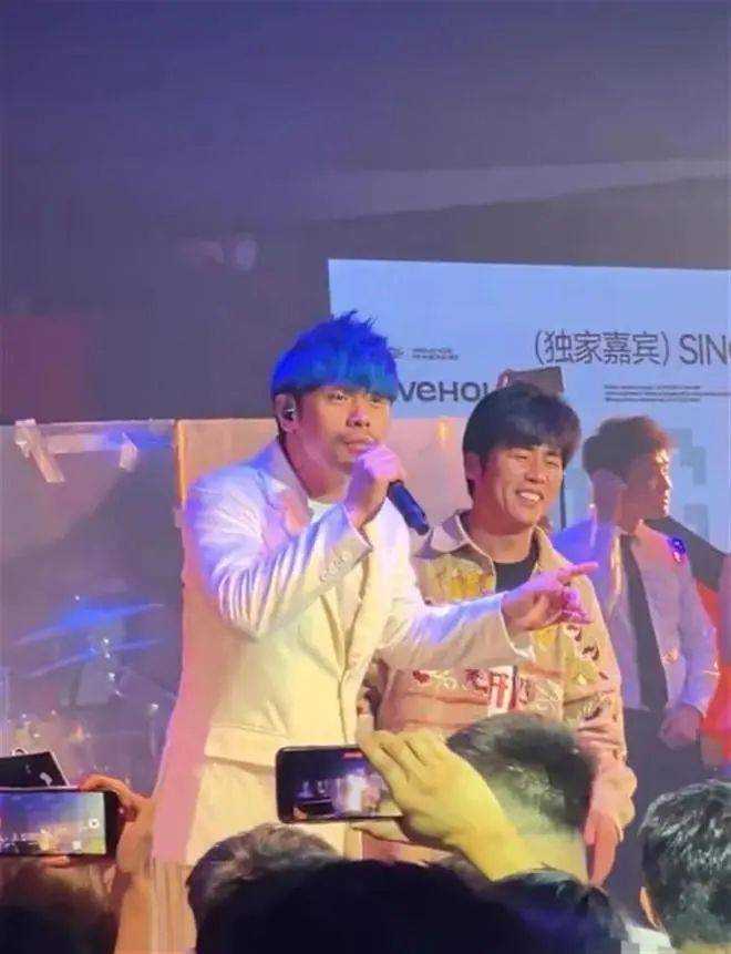 演出行程比周杰伦本人还忙!“山寨周杰伦”开演唱会引歌迷抵制