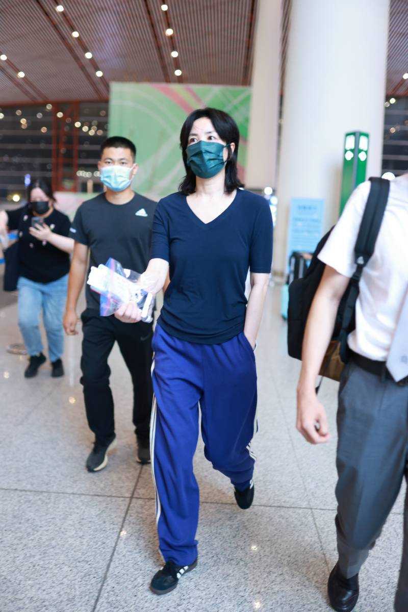 谢霆锋回应和王菲打扮越来越像 张学友全程笑眯眯吃瓜