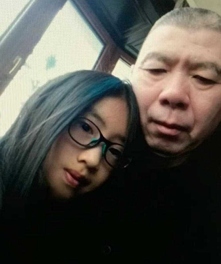 徐朵首度回应随徐帆姓 透露徐帆不是虎妈