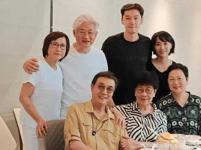 胡歌首谈和太太相处模式 这狗粮,我先干为敬!