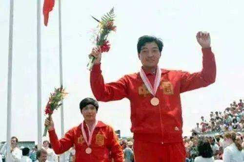 刘翔幽默回应“八分之一裤子”话题 瞬间拉近跟网友的距离