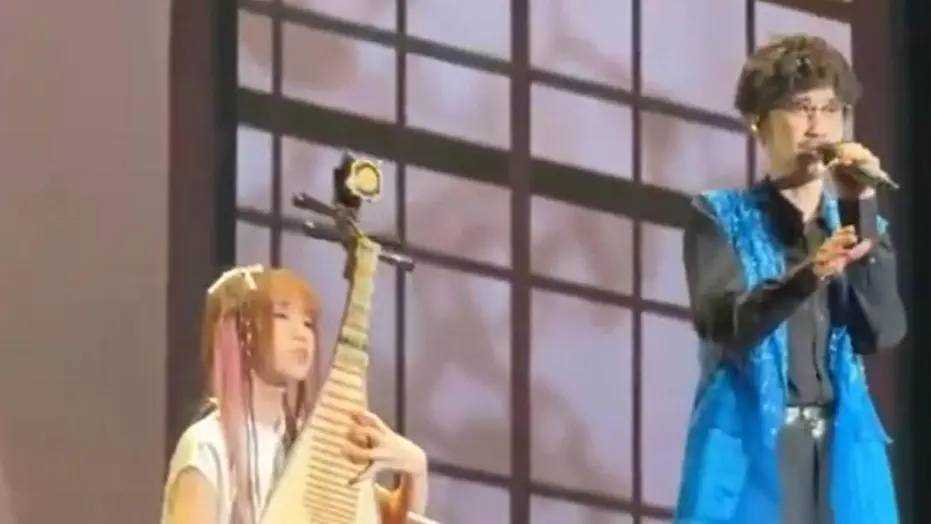 周传雄和女儿同台演出！
