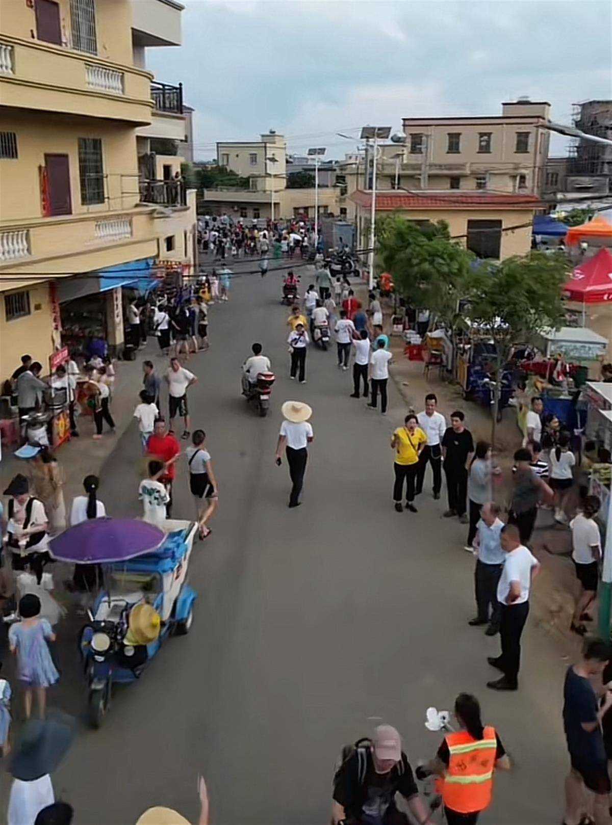 全红婵家门口变“网红小吃街” 当地:打扰不大,每天会做卫生并巡逻