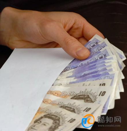 梦见他人给本人假钱什么意思