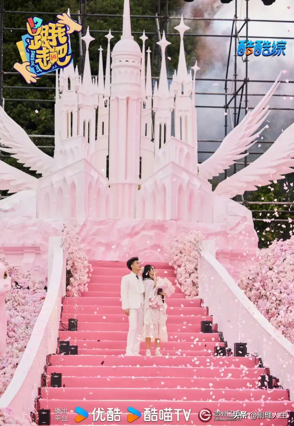 敢爱就敢娶！黄子韬求婚徐艺洋 娱乐圈再添甜蜜佳话
