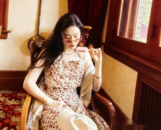 刘亦菲登上越南国家电视台 不亏是美貌与才华于一身的演员!