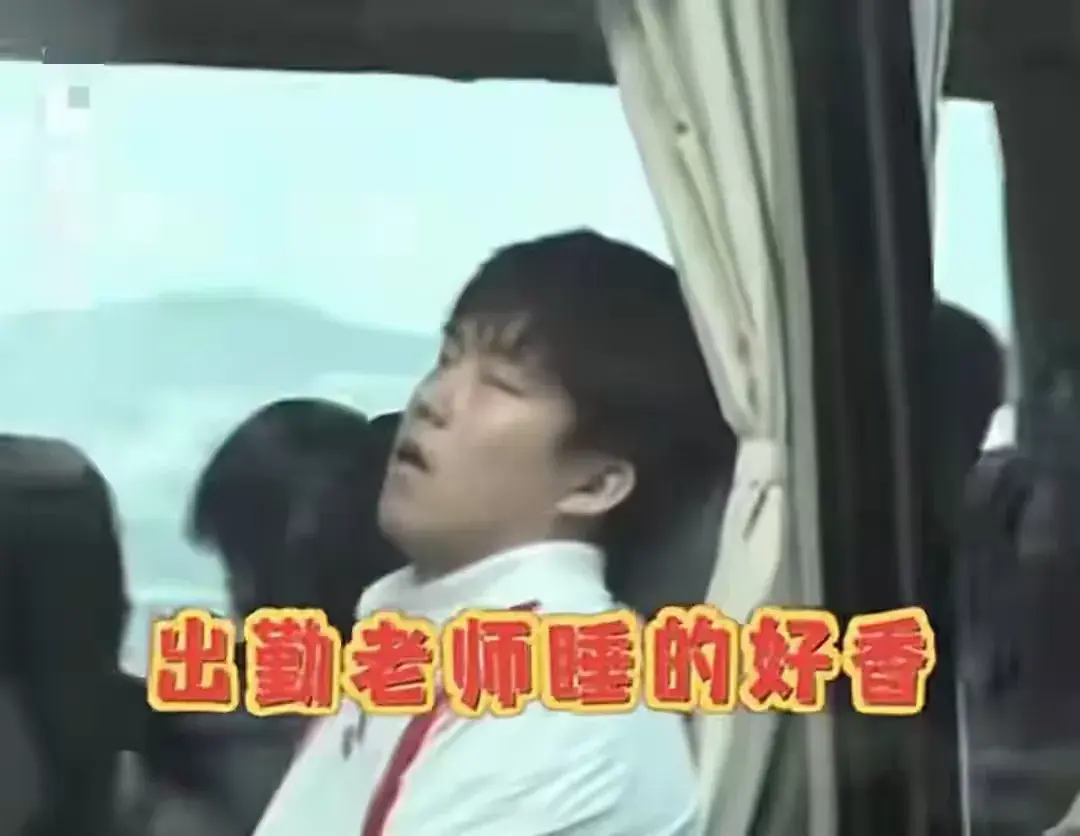 王楚钦挥手告别后发现上错车 一天一个洋相，大头的搞笑天赋藏不住了！