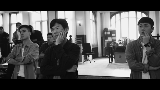 《低智商犯罪》杀青官宣 喜剧悬疑探案题材,这剧不追亏大了!