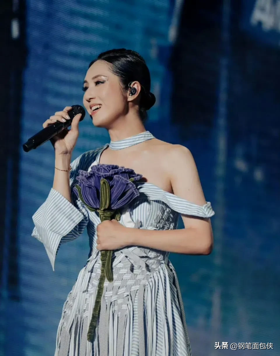张颂文现身杨千嬅演唱会,1800的票自己唱了1600