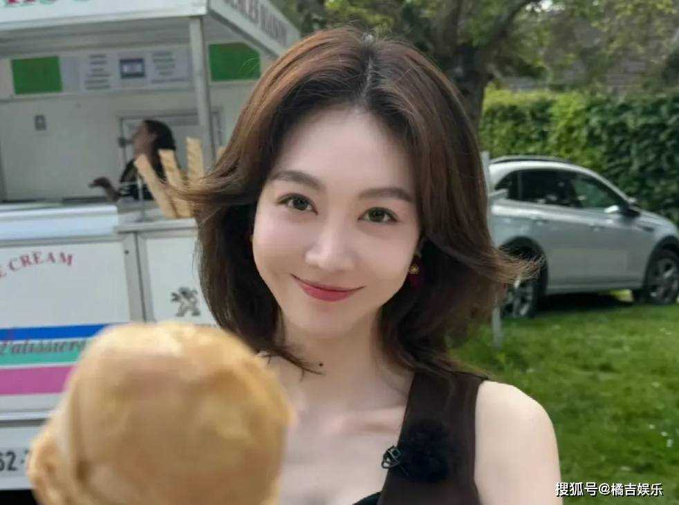 姜妍带男友参加宋丹丹生日宴 两人已于4年前结婚