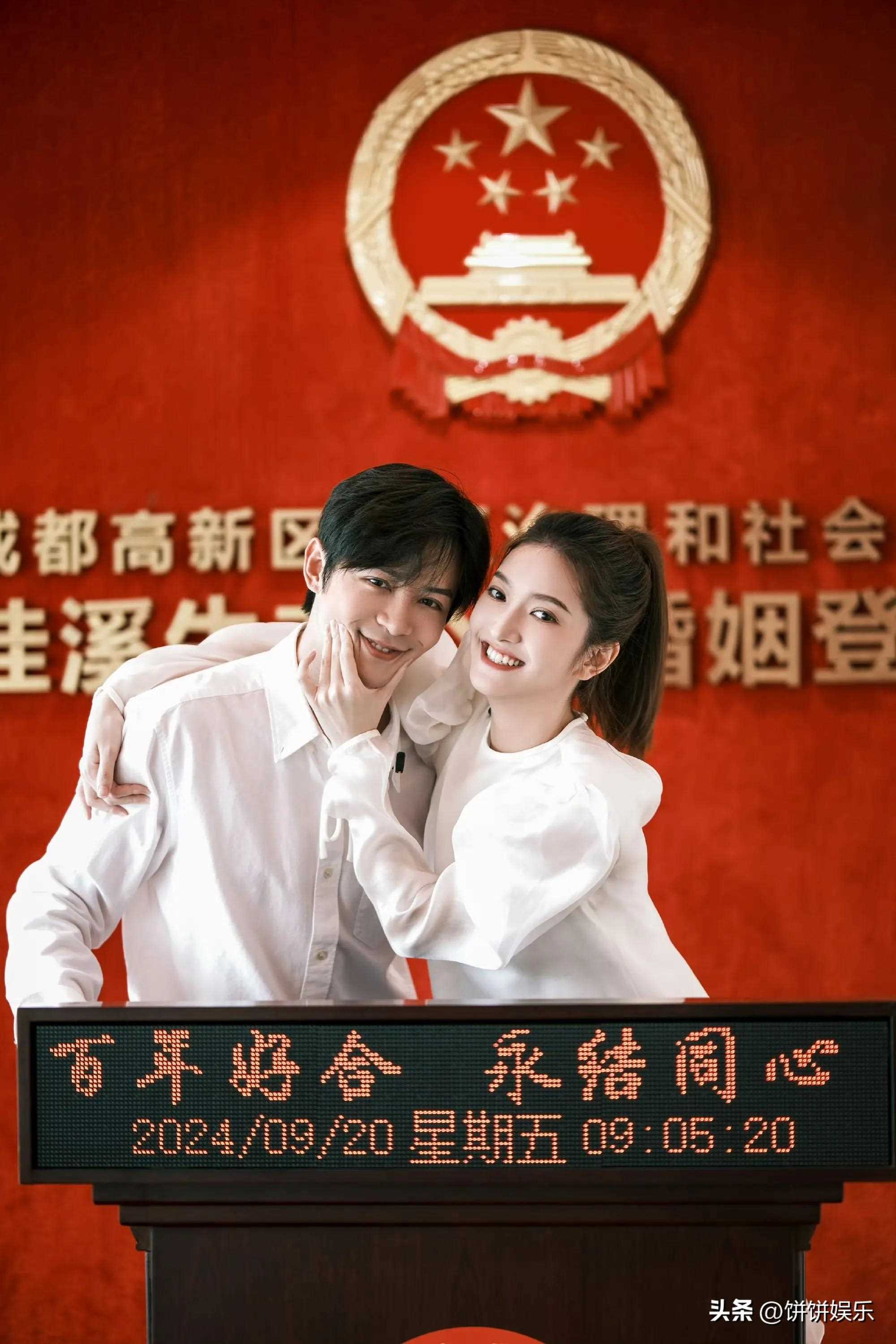 马雪阳谭咏雯官宣结婚!两人手举结婚证甜蜜亲吻 隔着屏幕都感觉到满满的甜蜜