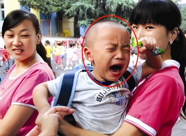孩子上幼儿园哭闹怎么办 宝宝不肯上幼儿园妙招