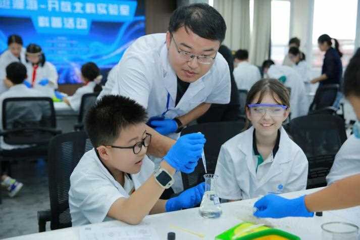 北科实验室开放日带朝阳学子玩转“沉浸式科普”